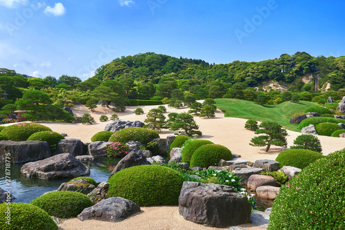 Fototapeta Piękny ogród z kamienia Adachi w Japonii