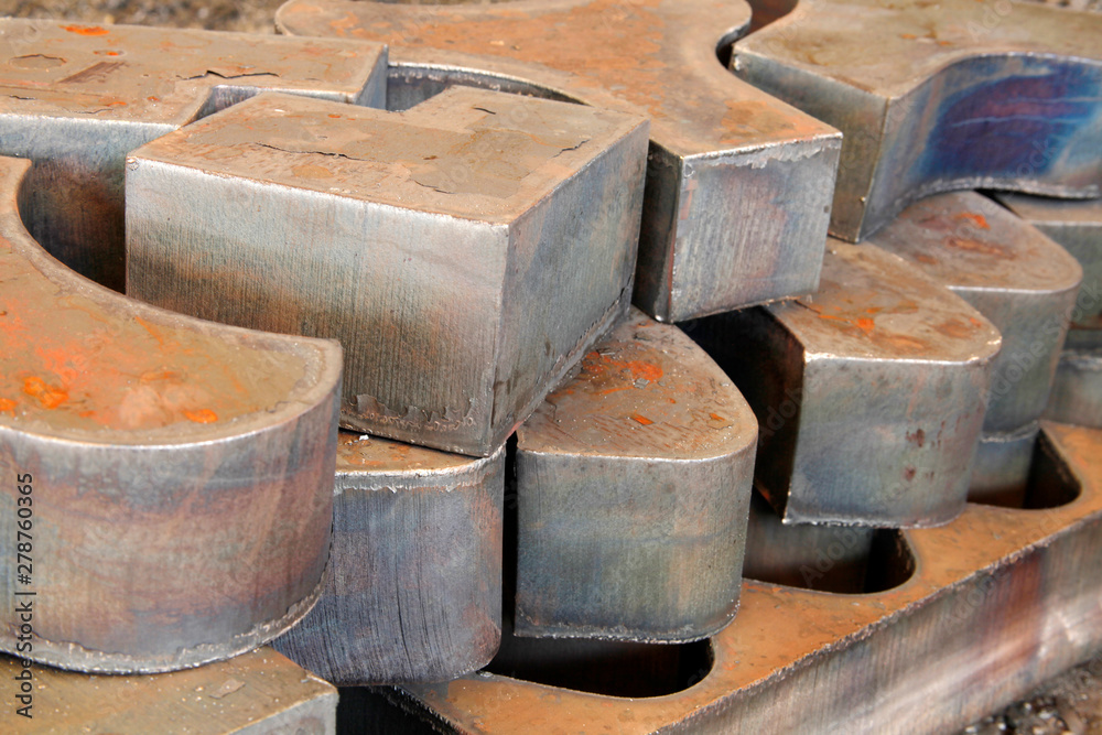 heavy metal molds in foundry