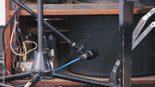 Generator to affect tones and intensity in an electric Organ.