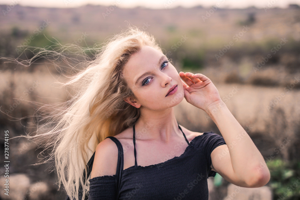 Naklejka premium Blonde beauty