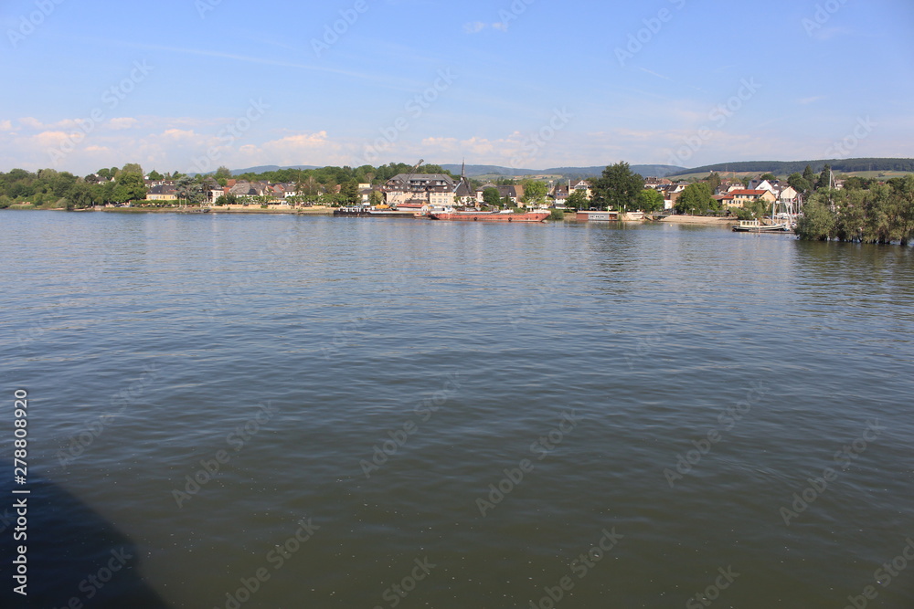 View on Walluf from Rhine river