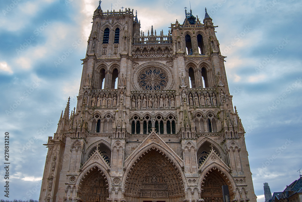 Fototapeta premium The front of Amiens Cathedral in France