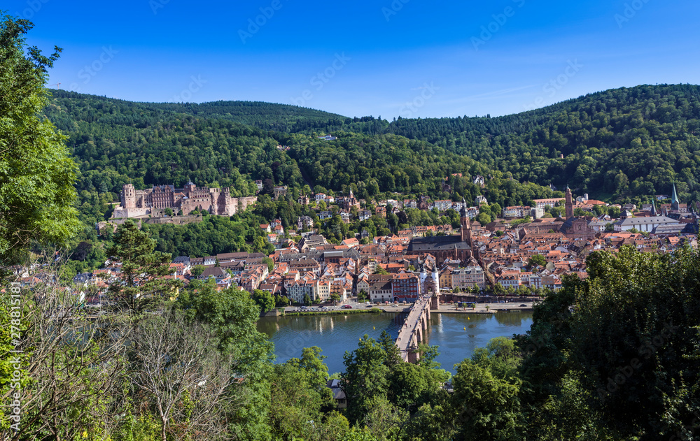 View of Heidelberg with Nekar, old bridge, castle and old town_Baden Wuerttemberg, Germany, Europe