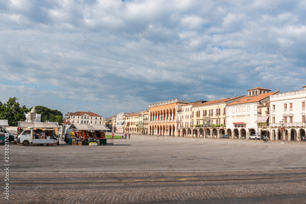 Street market Padova Prato della Valle