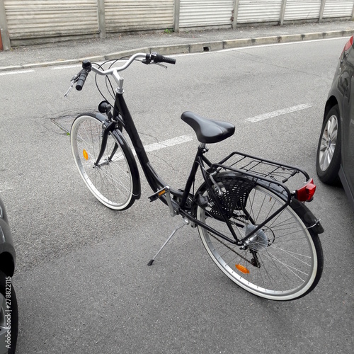 bicicletta in strada - tempo libero e svago