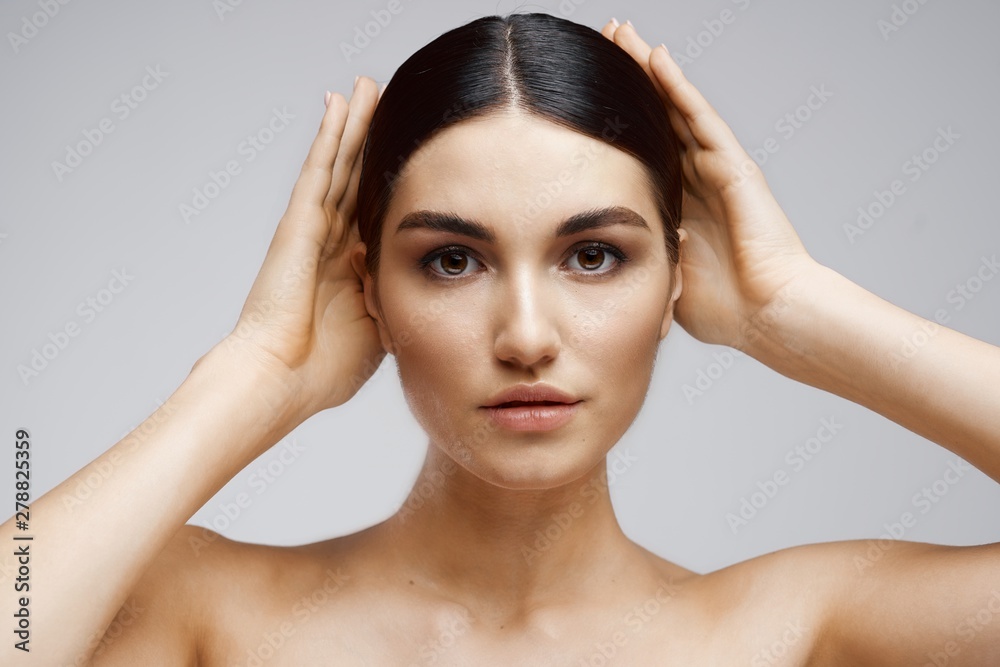 Naklejka premium portrait of young woman
