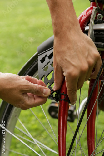 Front bicycle baby seat installation steps. A series of images, how to put kid seat on a bicycle handlebar © triocean