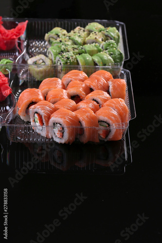 Sushi, sushi roll, roll, maki, Tasty, food. meal, seafood, diet, cook, wasabi, ginger, fish, restaurant, japan, eat, health, dish, dinner, meal, breakfast, supper, lunch, healthy