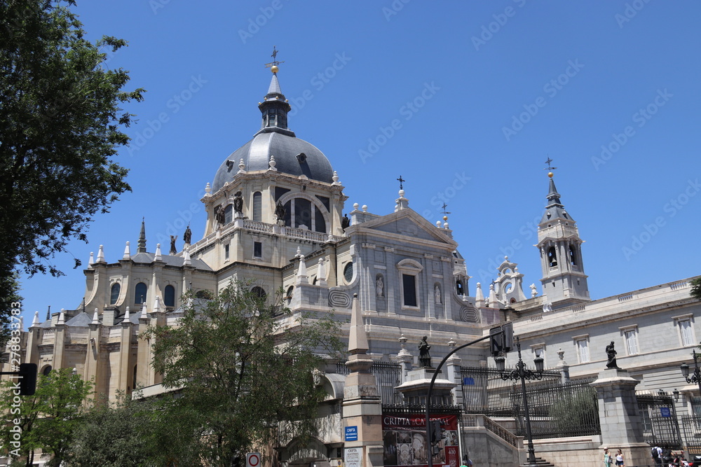 Cathédrale de l'Almudena à Madrid, Espagne	
