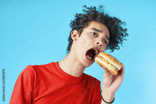 man eating an apple