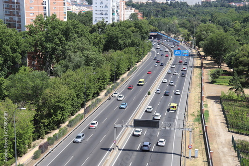 Trafic sur l'autoroute à Madrid, Espagne