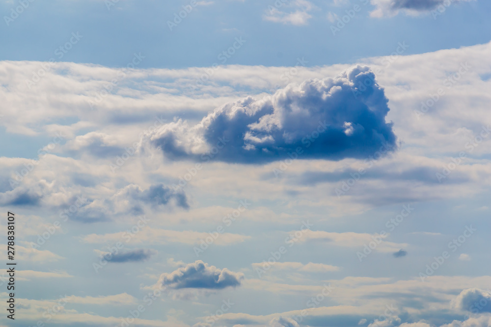 Fototapeta premium High detail fluffy clouds on blue sky background