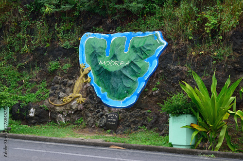 タヒチ　モーレア島　案内表示