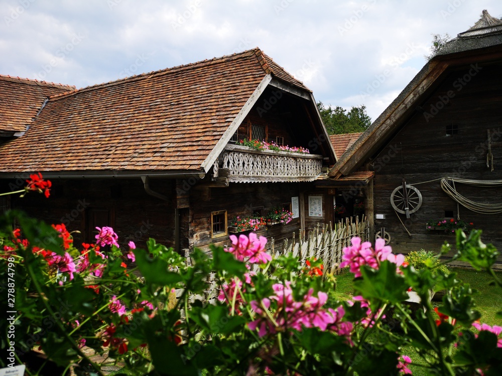 altes Bauernhaus in den Alpen altes Bauernhaus in den Alpen