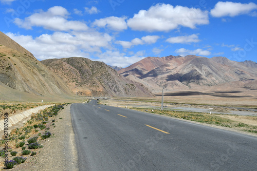 China, Tibetan Autonomous region. The road to the city of Shigatse