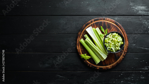 Εκτύπωση καμβά Fresh green celery stalk on a black background