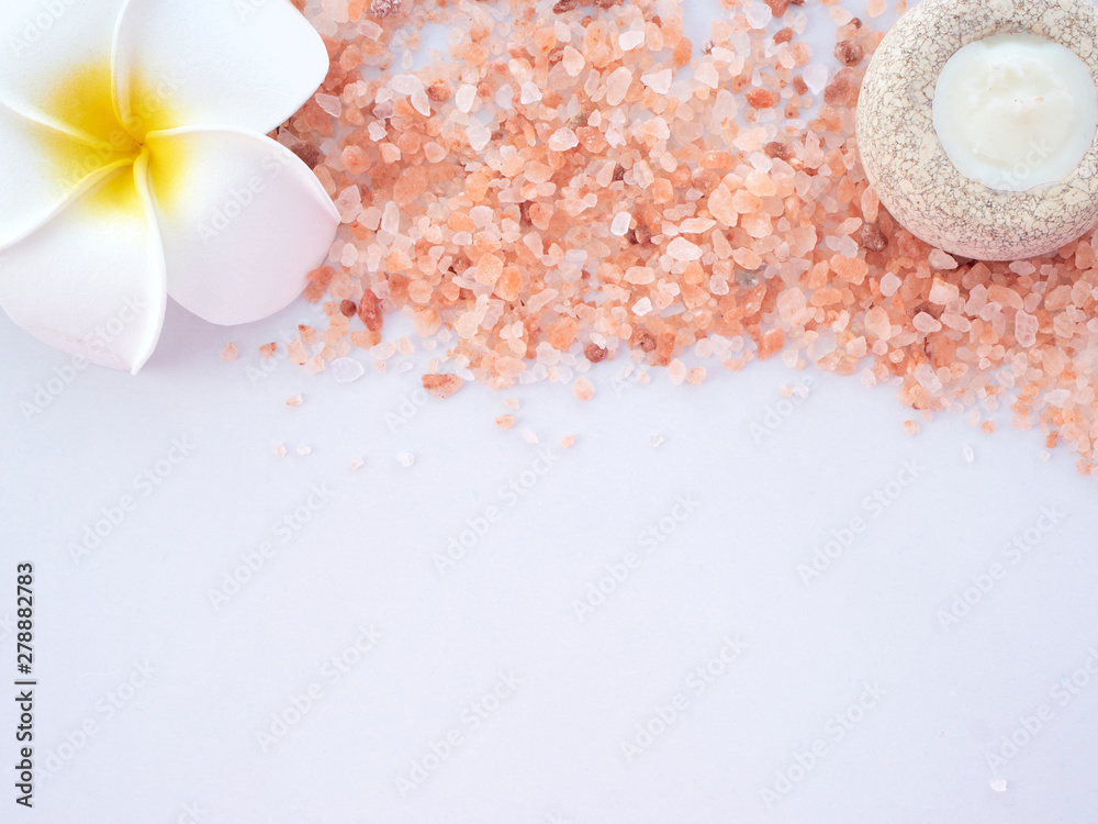 Himalayan pink salt with scented candles Himalayan pink salt with scented candles