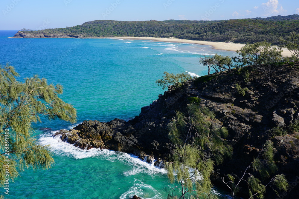 Obraz premium View of Dolphin Point in the Noosa National Park in Noosa, Sunshine Coast, Queensland, Australia