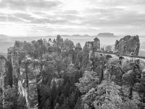 Schwarzweißfoto Elbsandsteingebirge in Sachsen photo