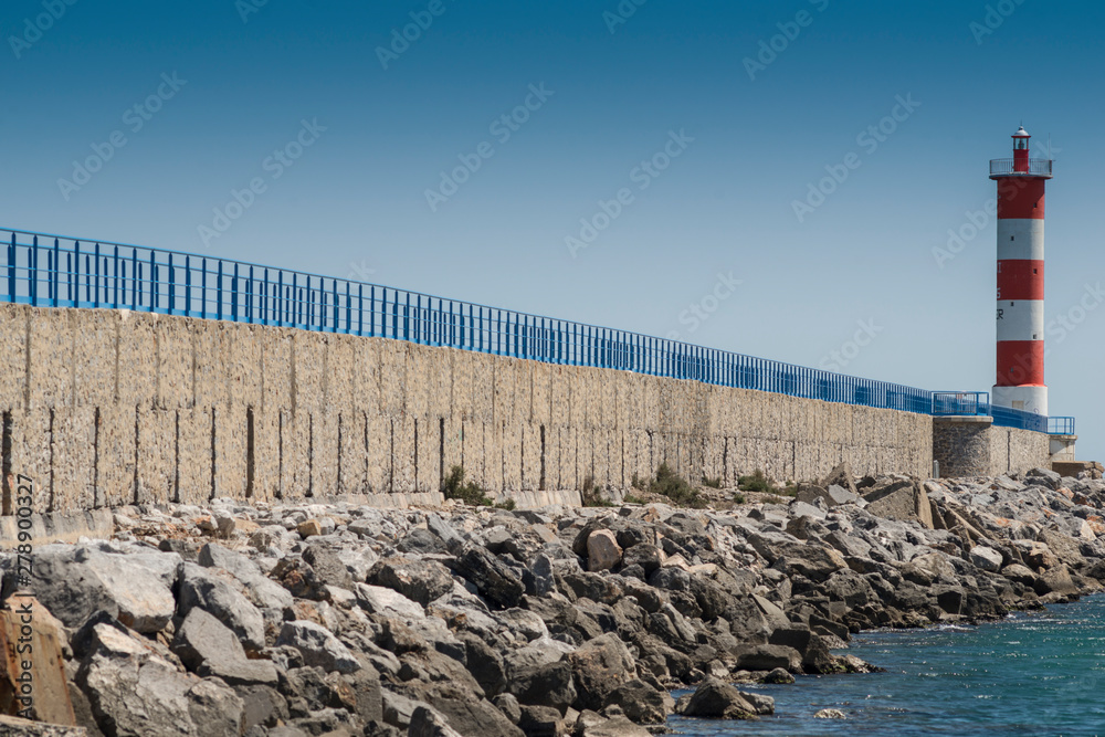 Obraz premium FRANCE - Port la nouvelle - The pier and the lighthouse