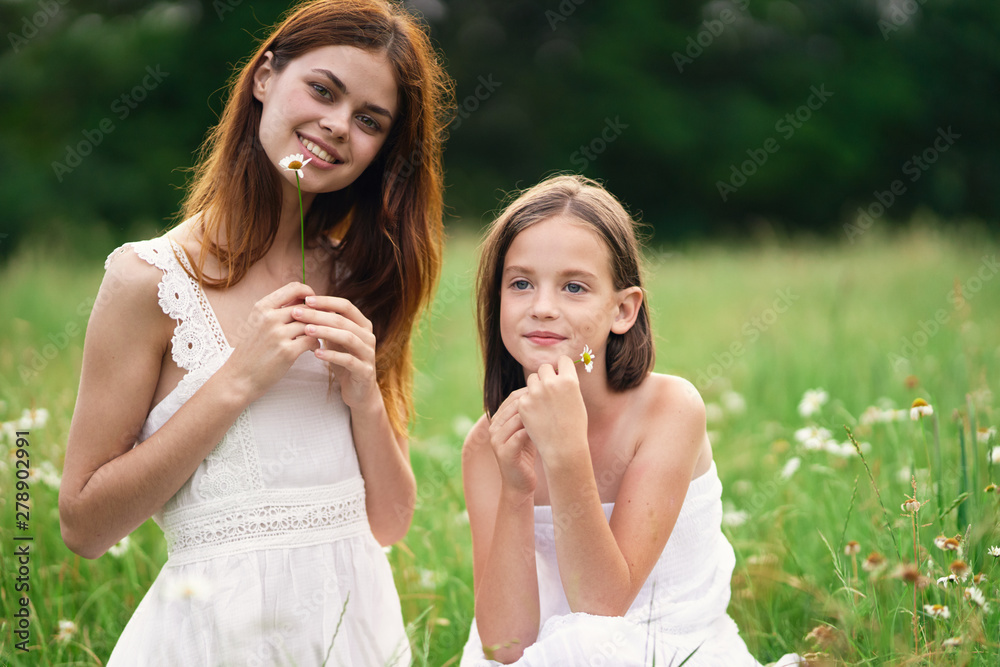 Obraz premium two girls in the park