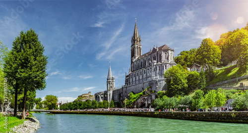 Basilika Notre Dame in Lourdes Frankreich Europa photo
