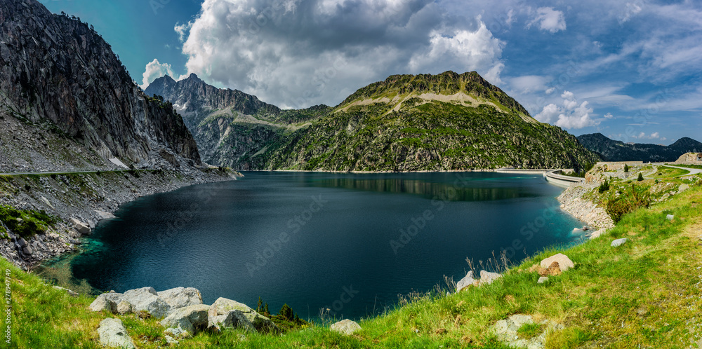 Lac de Cap de Long im Naturreservat Massif du Néouvielle in den Pyrenäen