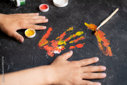 eco paint drawing fo kids, hand palm draw imprint finger on adrk surface