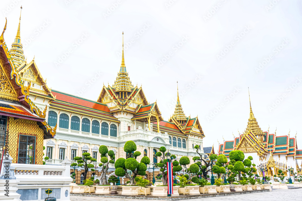 Obraz premium One landmark of the Grand Palace is a complex of buildings at the heart of Bangkok, Thailand.