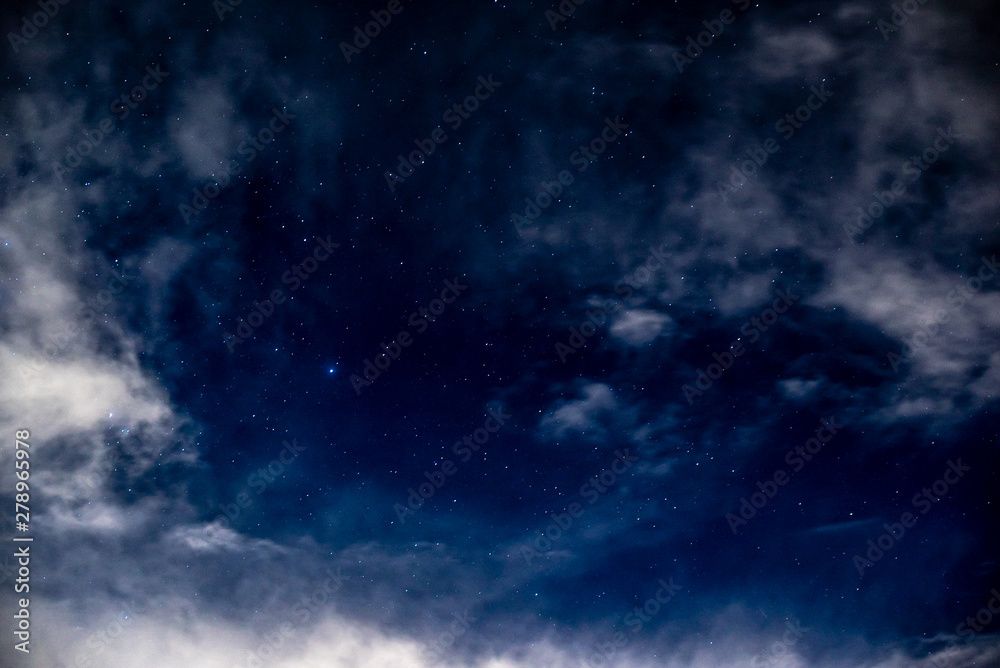 雲と星空