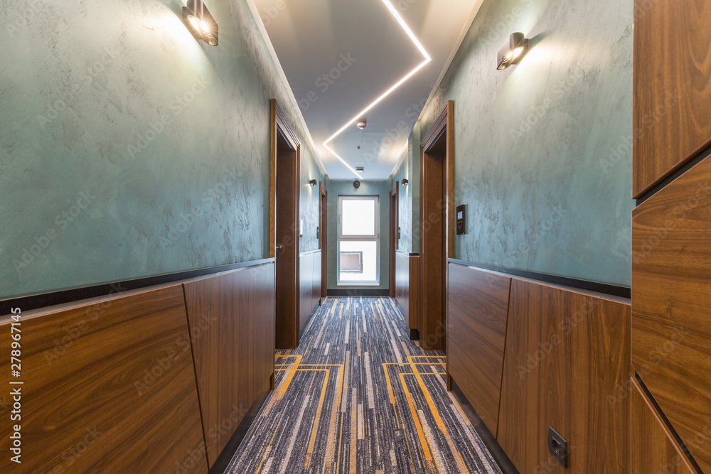 Hotel interior carpeted corridor hallway - obrazy, fototapety, plakaty 