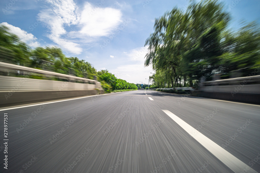 Fototapeta premium empty road with city skyline