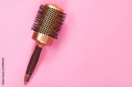 Obraz na plátne round hairbrush on a pink background with copy space