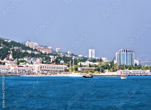 City by the Sea © BillionPhotos.com