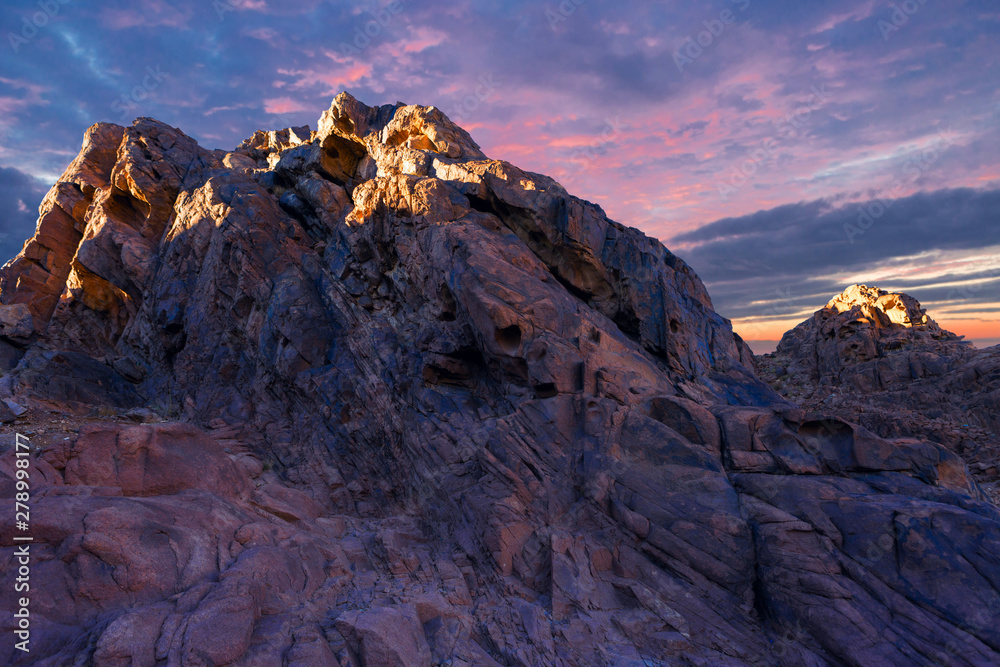 Obraz premium Amazing Sunrise at Sinai Mountain, Beautiful dawn in Egypt, Beautiful view from the mountain 