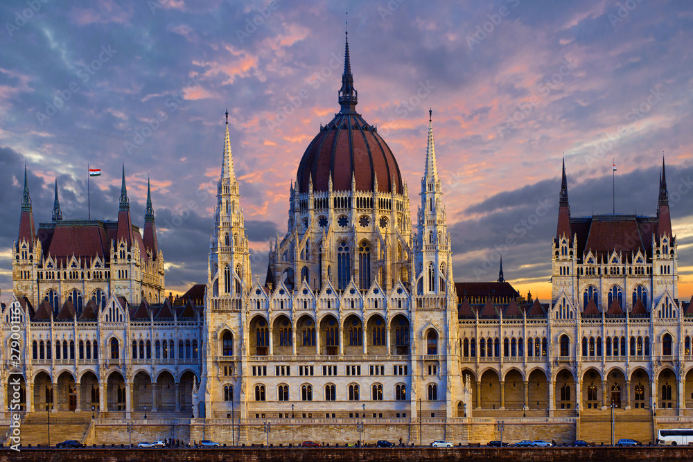 Obraz premium Hungary, Budapest Parliament view from Danube river