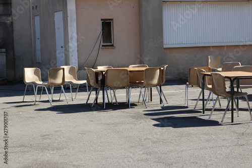 table dans la rue