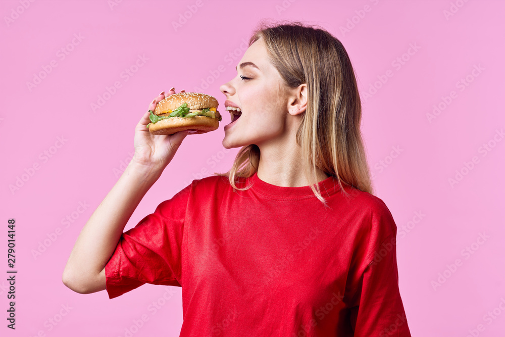 woman eating salad