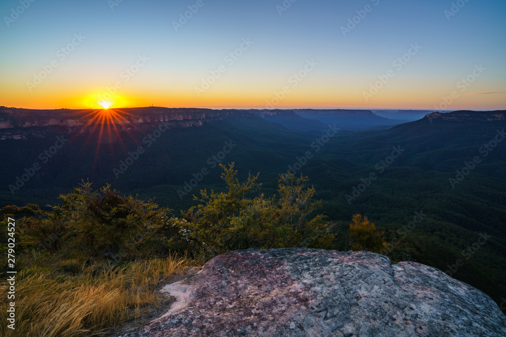 romantic sunrise at sublime point, blue mountains, australia 8
