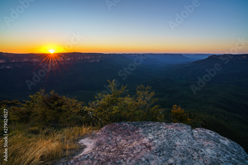 romantic sunrise at sublime point, blue mountains, australia 8 © Christian B.