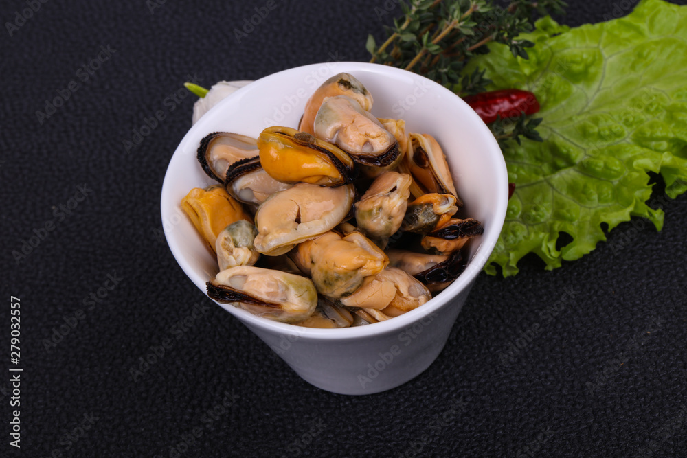 Pickled mussels in the bowl served pepper, garlic and salad Pickled mussels in the bowl served pepper, garlic and salad