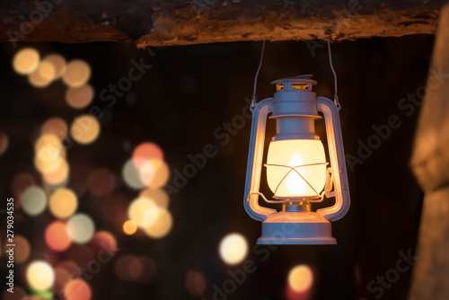 Tableau sur toile Old fire lit kerosene lamp