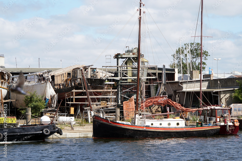 ausgemusterte Segelschiffe im Museumshafen am Ryck