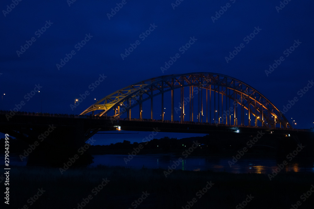 Naklejka premium The Waalbridge Nijmegen during Night