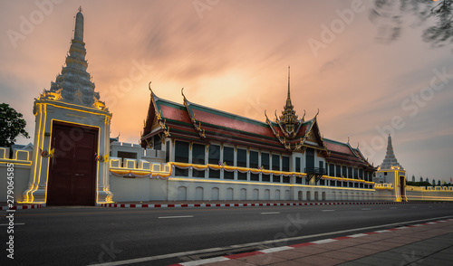 bangkok Grand palace and Wat phra keaw at sunset © Michele