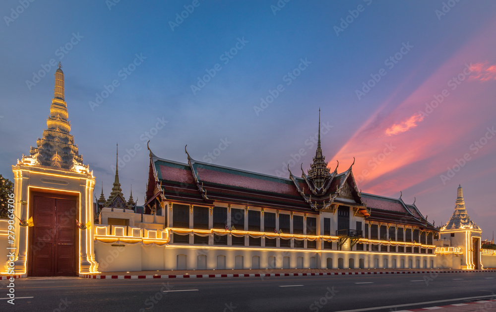 bangkok Grand palace and Wat phra keaw at sunset