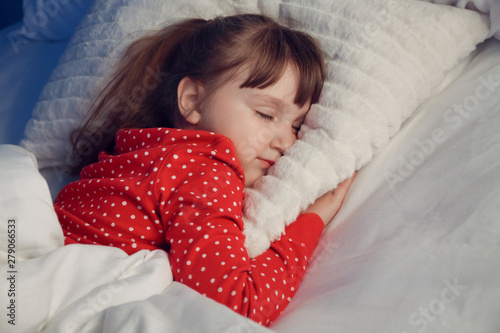 Cute little girl sleeping in bed at night © Pixel-Shot