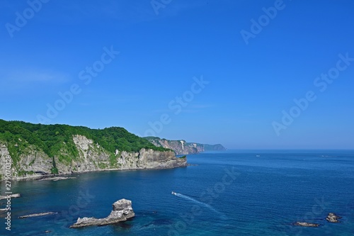 積丹ブルーに染まる海と空の情景