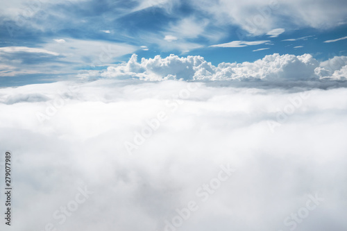 雲の上から見える空の景色 © ura ho