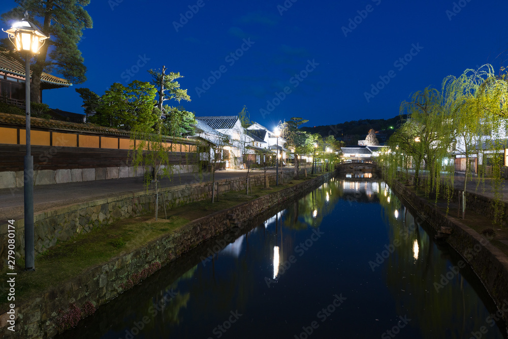 Fototapeta premium 夜の倉敷美観地区